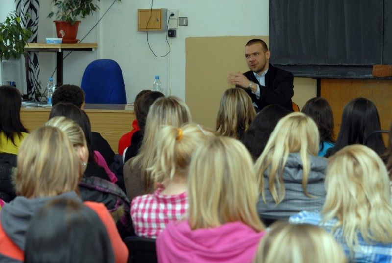 O tom, jak vypadá pracovní den primátora, jak funguje koalice na radnici či o budoucnosti kulturního domu Inwest diskutovali s Martinem Baxou studenti druhého a třetího ročníku oboru Veřejnosprávní činnost Střední průmyslové školy strojnické a Střední odborné školy profesora Švejcara (12.1.2012).