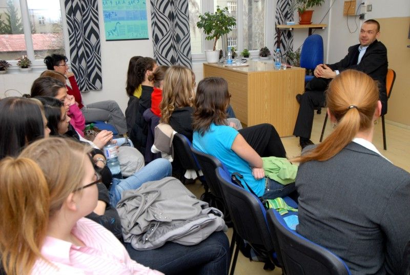 O tom, jak vypadá pracovní den primátora, jak funguje koalice na radnici či o budoucnosti kulturního domu Inwest diskutovali s Martinem Baxou studenti druhého a třetího ročníku oboru Veřejnosprávní činnost Střední průmyslové školy strojnické a Střední odborné školy profesora Švejcara (12.1.2012).