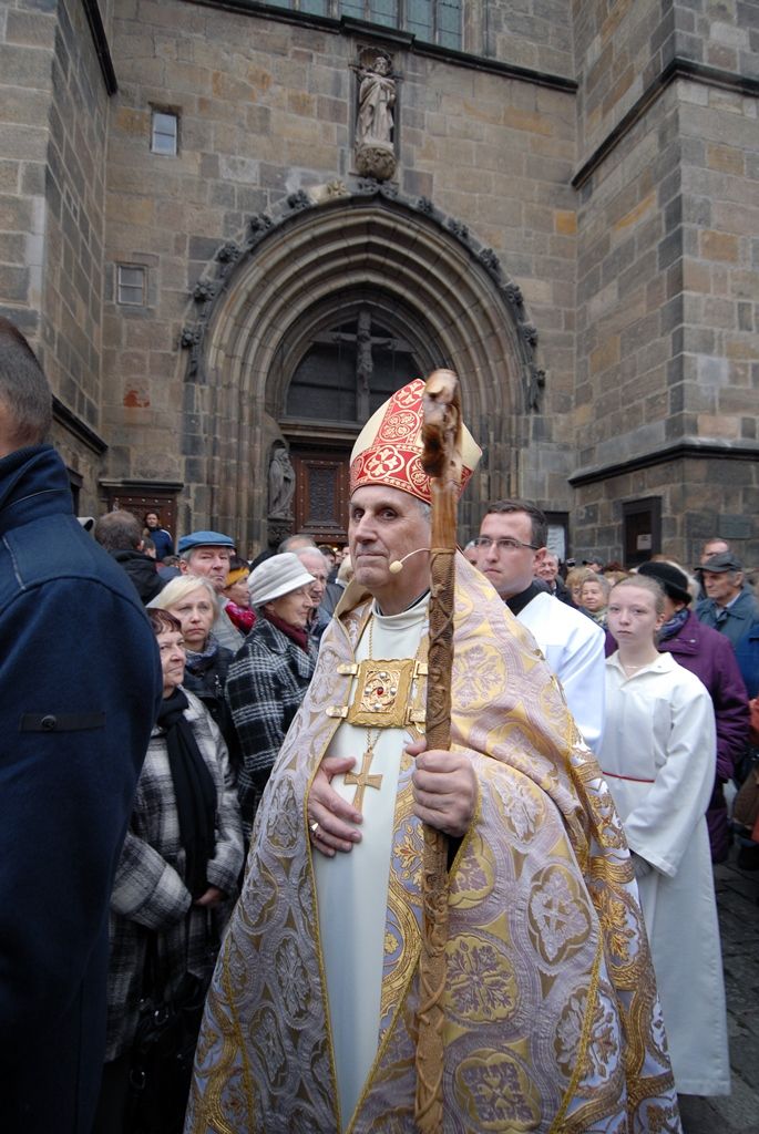 Plzeňský biskup František Radkovský při křtění zvonů pro Plzeň