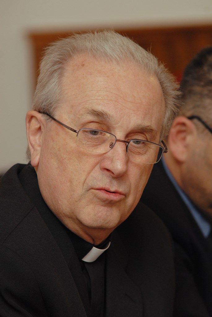 Plzeňský biskup František Radkovský při tiskové konferenci na půdě plzeňského biskupství