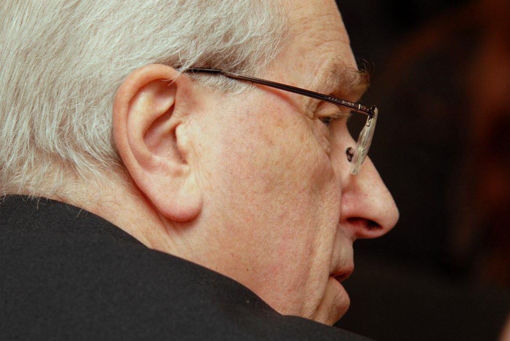 Plzeňský biskup František Radkovský při tiskové konferenci na půdě plzeňského biskupství