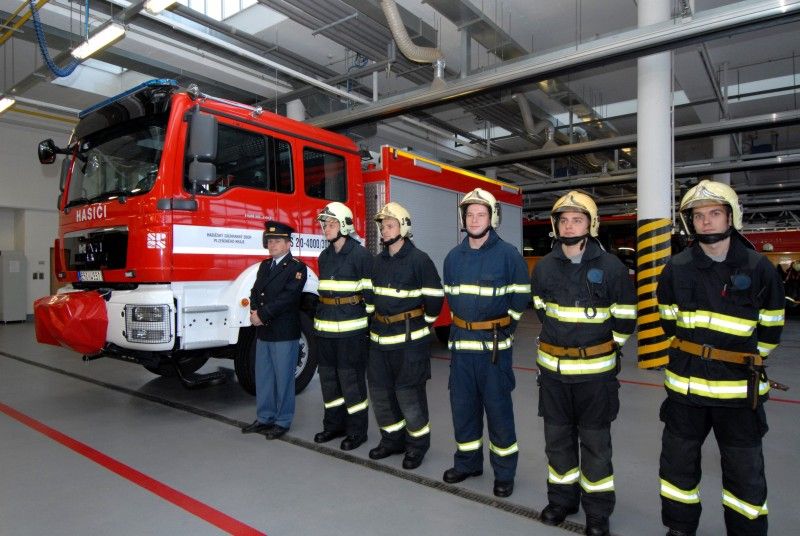 Novou cisternovou automobilovou stříkačku na podvozku MAN získal (16.1.2012) Hasičský záchranný sbor Plzeňského kraje. Na koupi vozidla v celkové hodnotě převyšující 5 milionů korun se velkou měrou podílelo město Plzeň, odbor krizového řízení magistrátu přispěl ze svého rozpočtu čtyřmi miliony korun. Zbývající část uhradil Plzeňský kraj. Nový zásahový vůz bude mít k dispozici Požární služebna Plzeň – střed.