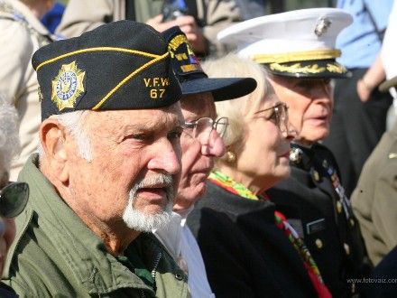 Veteráni - Ani letos nechyběli na plzeňských oslavách osvobození hosté nejvzácnější – váleční veteráni. Ti, kteří naše město osvobozovali a kteří se sem stále rádi vracejí. Do Plzně znovu zavítal i vnuk generála G.S. Pattona pan George Patton Waters. Americké veterány prezentovala jména - Charles Noble, Earl Ingrem, Erick Petersen, Marion Kirgham, George Thompson.