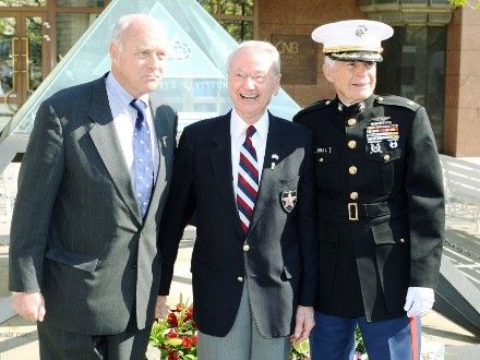 Veteráni - Ani letos nechyběli na plzeňských oslavách osvobození hosté nejvzácnější – váleční veteráni. Ti, kteří naše město osvobozovali a kteří se sem stále rádi vracejí. Do Plzně znovu zavítal i vnuk generála G.S. Pattona pan George Patton Waters. Americké veterány prezentovala jména - Charles Noble, Earl Ingrem, Erick Petersen, Marion Kirgham, George Thompson.