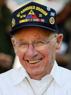 Veteráni - Ani letos nechyběli na plzeňských oslavách osvobození hosté nejvzácnější – váleční veteráni. Ti, kteří naše město osvobozovali a kteří se sem stále rádi vracejí. Do Plzně znovu zavítal i vnuk generála G.S. Pattona pan George Patton Waters. Americké veterány prezentovala jména - Charles Noble, Earl Ingrem, Erick Petersen, Marion Kirgham, George Thompson.