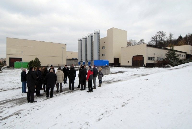 V souvislosti s připravovaným projektem rekonstrukce a modernizace úpravny vody v Plzni na Homolce za 1,2 miliardy korun se dnes (17.1.2012) konalo pracovní jednání, při kterém se členové Rady města Plzně a zástupci pracovní skupiny Zastupitelstva města Plzně ustavené k projektu mohli podrobně seznámit s chystanou investicí. Součástí setkání byla také prohlídka areálu vodárny, včetně historické budovy ÚPRAVNY VODY I z roku 1926, ÚPRAVNY VODY II z šedesátých let a ÚPRAVNY VODY III, která byla vybudována v 90. letech.