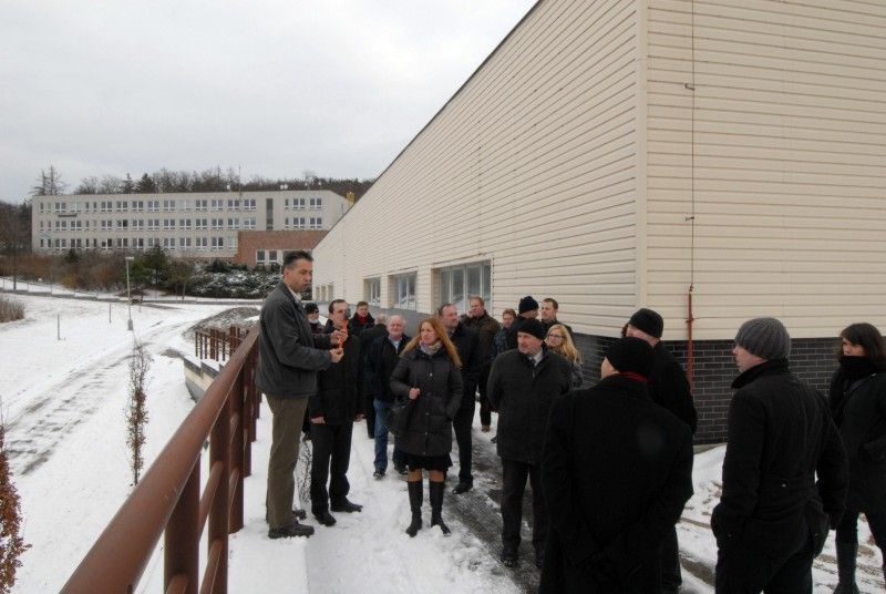 V souvislosti s připravovaným projektem rekonstrukce a modernizace úpravny vody v Plzni na Homolce za 1,2 miliardy korun se dnes (17.1.2012) konalo pracovní jednání, při kterém se členové Rady města Plzně a zástupci pracovní skupiny Zastupitelstva města Plzně ustavené k projektu mohli podrobně seznámit s chystanou investicí. Součástí setkání byla také prohlídka areálu vodárny, včetně historické budovy ÚPRAVNY VODY I z roku 1926, ÚPRAVNY VODY II z šedesátých let a ÚPRAVNY VODY III, která byla vybudována v 90. letech.