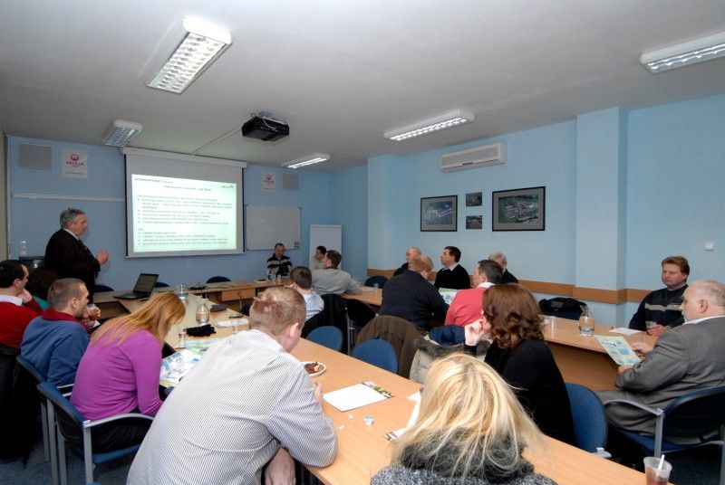 V souvislosti s připravovaným projektem rekonstrukce a modernizace úpravny vody v Plzni na Homolce za 1,2 miliardy korun se dnes (17.1.2012) konalo pracovní jednání, při kterém se členové Rady města Plzně a zástupci pracovní skupiny Zastupitelstva města Plzně ustavené k projektu mohli podrobně seznámit s chystanou investicí. Součástí setkání byla také prohlídka areálu vodárny, včetně historické budovy ÚPRAVNY VODY I z roku 1926, ÚPRAVNY VODY II z šedesátých let a ÚPRAVNY VODY III, která byla vybudována v 90. letech.