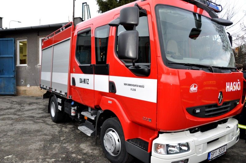 Dobrovolní hasiči převzali nový zásahový vůz