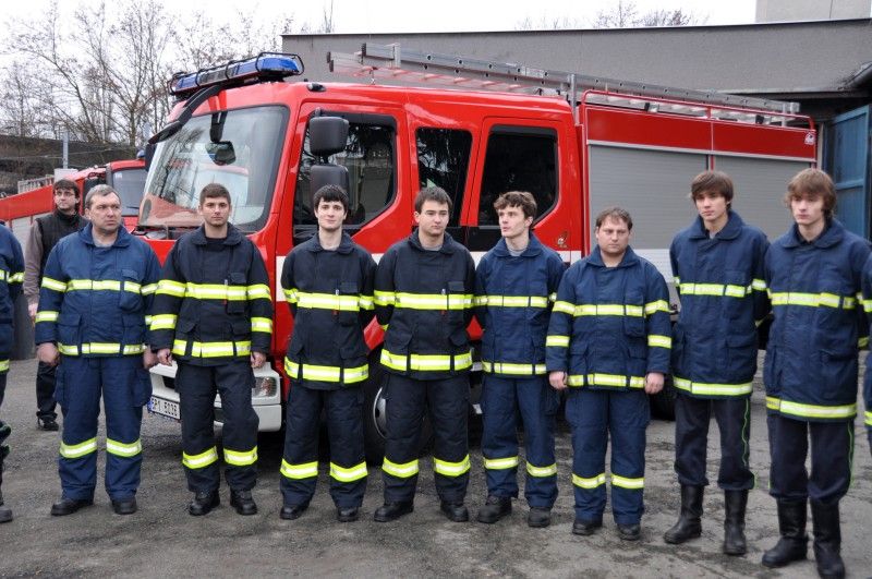 Automobil značky Renault získala dnes (25.1.2012) od města skvrňanská jednotka sdružení dobrovolných hasičů. Nové hasičské auto nahradí třicet tři let starý vůz značky AVIA, který byl jedním z nejstarších u plzeňských jednotek dobrovolných hasičů. Slavnostního předání vozidla se za vedení města zúčastnil primátor Martin Baxa.