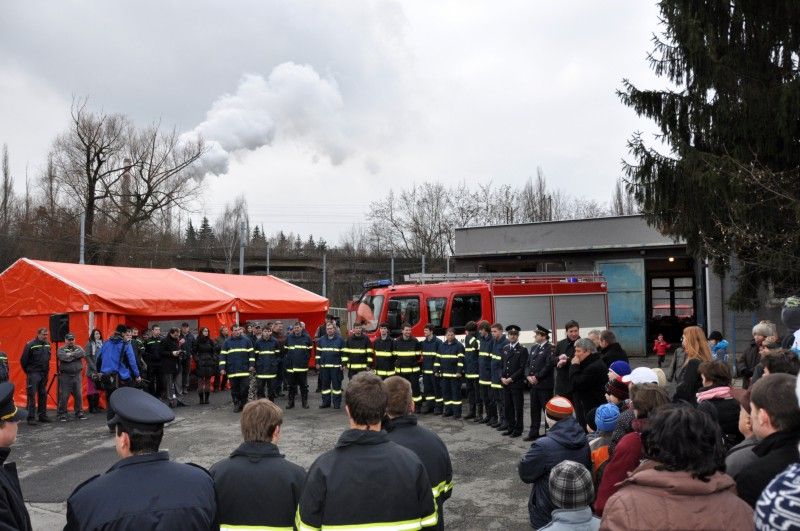 Automobil značky Renault získala dnes (25.1.2012) od města skvrňanská jednotka sdružení dobrovolných hasičů. Nové hasičské auto nahradí třicet tři let starý vůz značky AVIA, který byl jedním z nejstarších u plzeňských jednotek dobrovolných hasičů. Slavnostního předání vozidla se za vedení města zúčastnil primátor Martin Baxa.