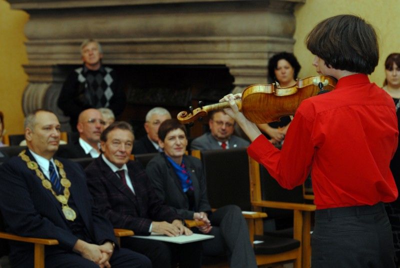 Čestné občanství města Plzně bylo Karlu Gottovi uděleno za celoživotní přínos české kultuře 2. listopadu 2009