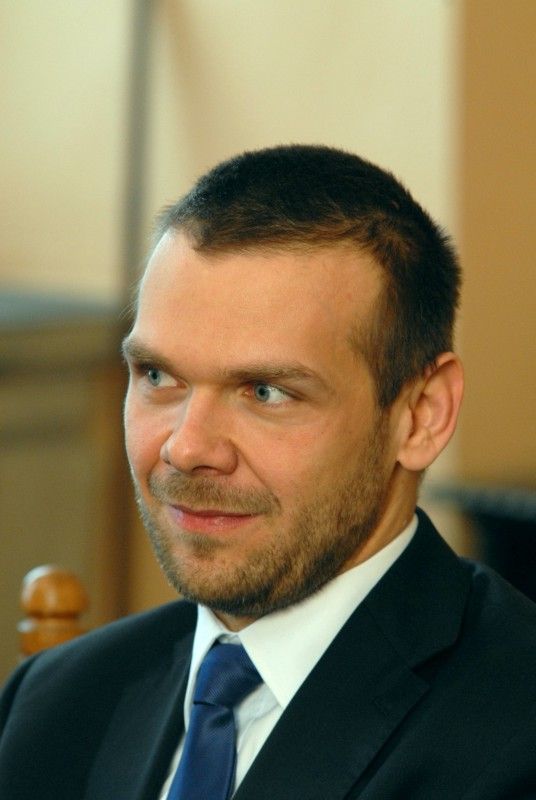 Předat prospěchové stipendium čtyřem nejlepším studentům bilingvního česko-španělského Gymnázia Luďka Pika a představit se zástupcům plzeňské městské správy a kraje přijel dnes (7.2.2012) do Plzně nový španělský velvyslanec J. E. Pascual Ignacio Navarro Ríos. Ve funkci velvyslance je od října minulého roku a postupně se seznamuje s významnými místy České republiky.