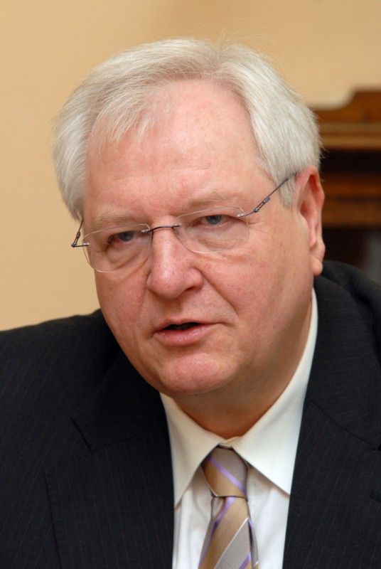 Na svoji první návštěvu od svého jmenování v září minulého roku přijel do Plzně (14.2.2012) velvyslanec Spolkové republiky Německo J. E. Detlef Lingemann. Na plzeňské radnici se setkal s primátorem Martinem Baxou a radní pro školství, mládež, sport a životní prostředí Irenou Rottovou. Primátor Baxa představil velvyslanci Lingemannovi Plzeň jako město, které vzhledem ke své blízkosti s Německem, dlouhodobě podporuje přeshraniční spolupráci, ať se jedná o aktivity Tandemu zaměřené na děti a mládež nebo o činnost Centra Bavaria Bohemia, jež se zapojilo kromě jiného i do nejdůležitějšího projektu Plzně Evropské hlavní město kultury 2015.