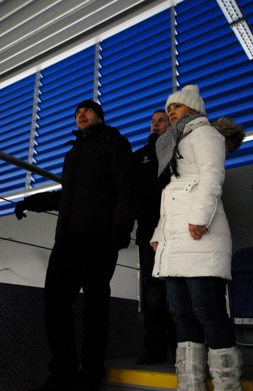 Před čtvrtečním utkáním vyřazovací části Evropské ligy FC Viktoria s německým Schalke 04 si fotbalový stadion prohlédl (13.2.2012) primátor Martin Baxa s radní pro majetkové záležitosti Helenou Matoušovou a radní pro sport Irenou Rottovou.
Příprava na zápas Evropské ligy se řídí příslušnými zvláštními předpisy UEFA. Po lednové návštěvě komisařů, kteří detailně upřesnili požadavky na utkání, je stadion téměř připraven. Před zápasem s Schalke bude městem zrekonstruovaný fotbalový areál za 360 milionů korun, nyní už pod názvem DOOSAN Arena, slavnostně otevřen.