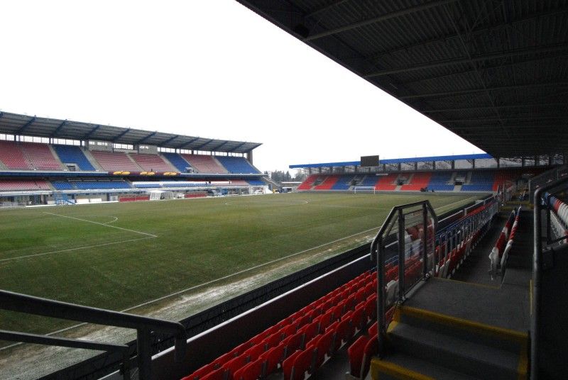 Před čtvrtečním utkáním vyřazovací části Evropské ligy FC Viktoria s německým Schalke 04 si fotbalový stadion prohlédl (13.2.2012) primátor Martin Baxa s radní pro majetkové záležitosti Helenou Matoušovou a radní pro sport Irenou Rottovou.
Příprava na zápas Evropské ligy se řídí příslušnými zvláštními předpisy UEFA. Po lednové návštěvě komisařů, kteří detailně upřesnili požadavky na utkání, je stadion téměř připraven. Před zápasem s Schalke bude městem zrekonstruovaný fotbalový areál za 360 milionů korun, nyní už pod názvem DOOSAN Arena, slavnostně otevřen.