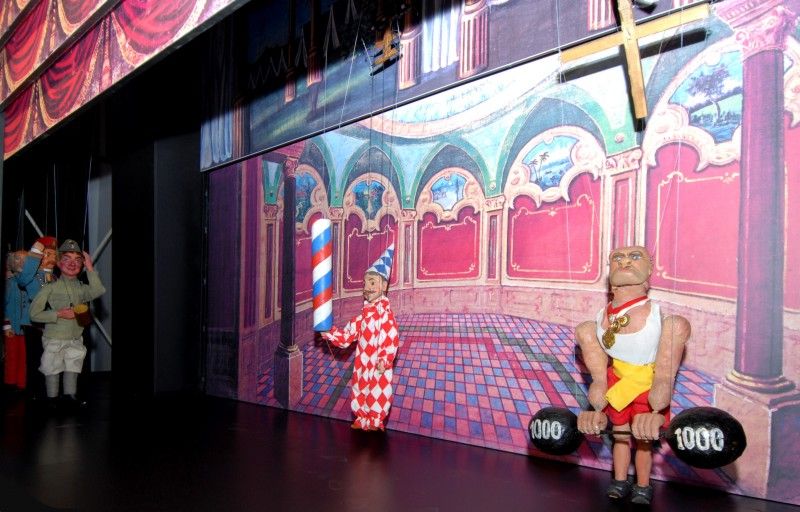 Expozice a tvůrčí dílny mapují výjimečnou historii i současnost plzeňského loutkářství, ale interaktivním způsobem zapojí dětské i dospělé návštěvníky.