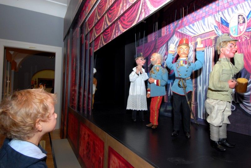 Expozice a tvůrčí dílny mapují výjimečnou historii i současnost plzeňského loutkářství, ale interaktivním způsobem zapojí dětské i dospělé návštěvníky.