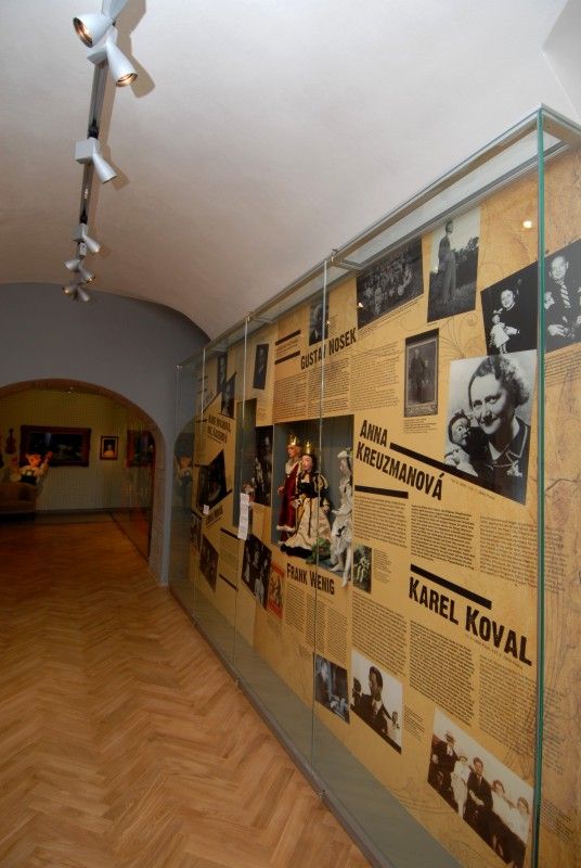 Expozice a tvůrčí dílny mapují výjimečnou historii i současnost plzeňského loutkářství, ale interaktivním způsobem zapojí dětské i dospělé návštěvníky.