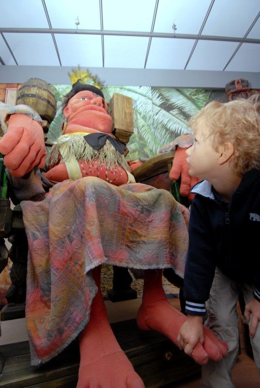 Expozice a tvůrčí dílny mapují výjimečnou historii i současnost plzeňského loutkářství, ale interaktivním způsobem zapojí dětské i dospělé návštěvníky.