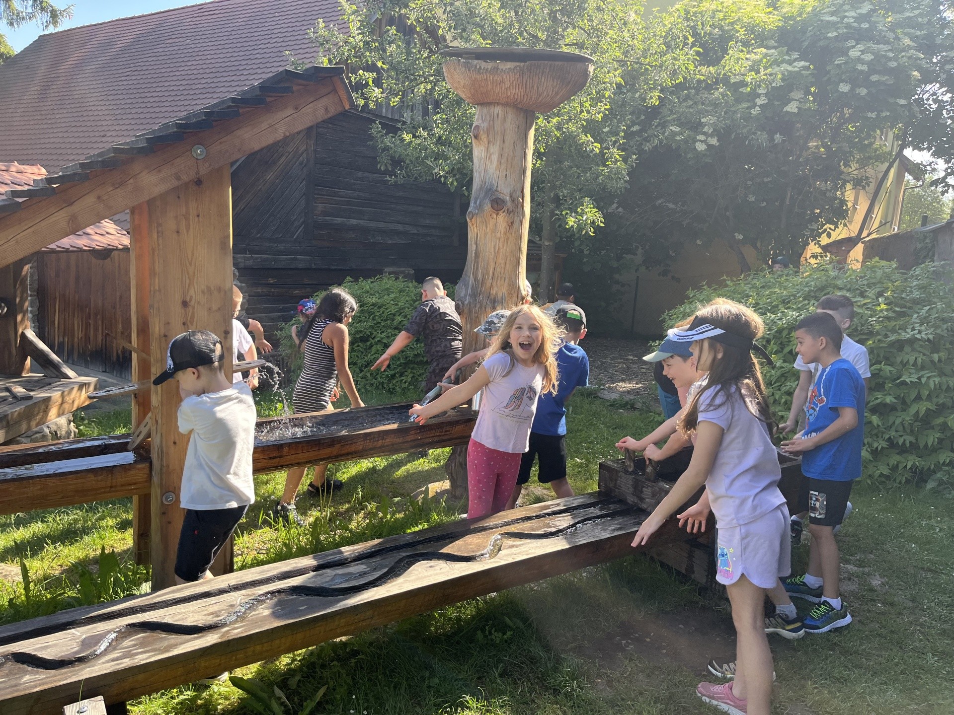 Sedmáci a druháci na expedici v Českém lese