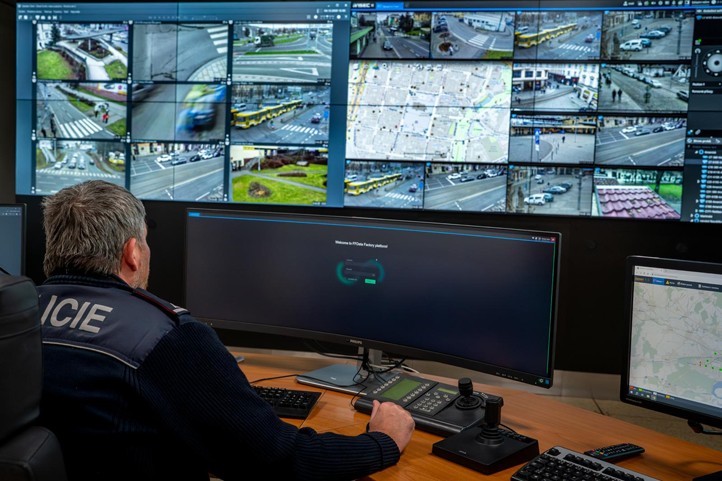 Plzeň zmodernizovala dispečink PČR. Policisté mohou díky novým technologiím reagovat rychleji a přesněji