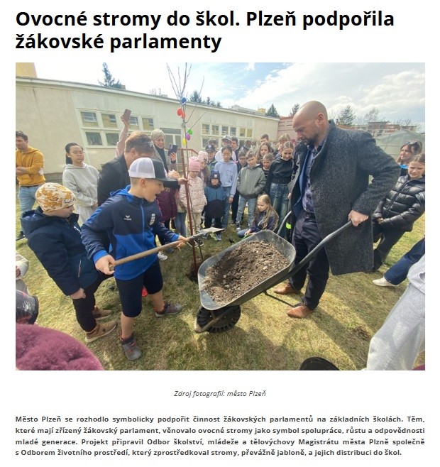 Školní parlament - výsadba stromu od města Plzně