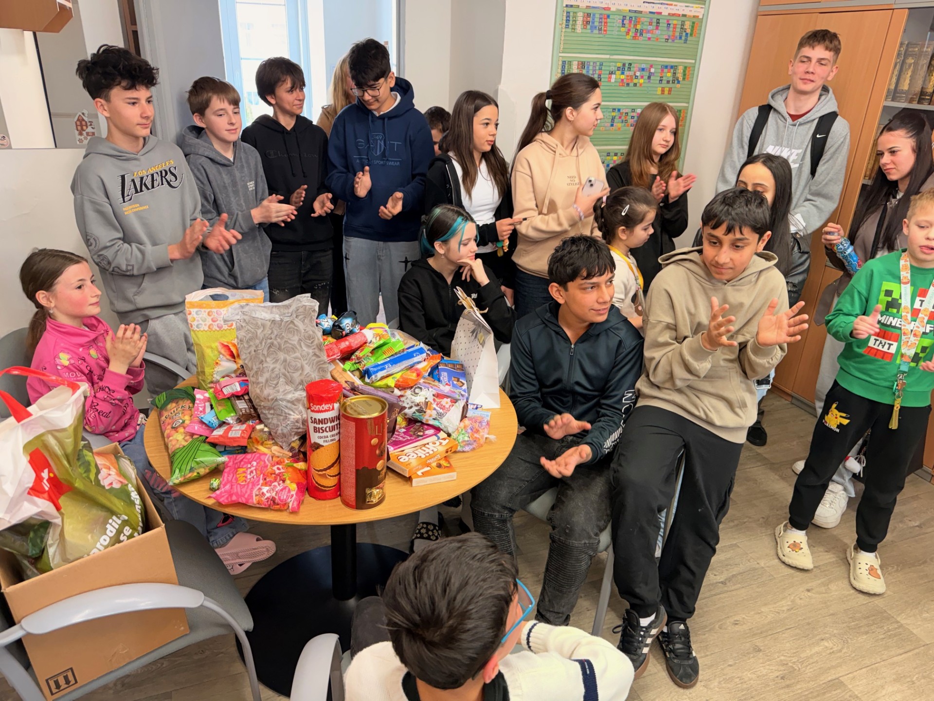 Velikonoční sbírka pro dětský domov Domino - Plzeň - Školní parlament