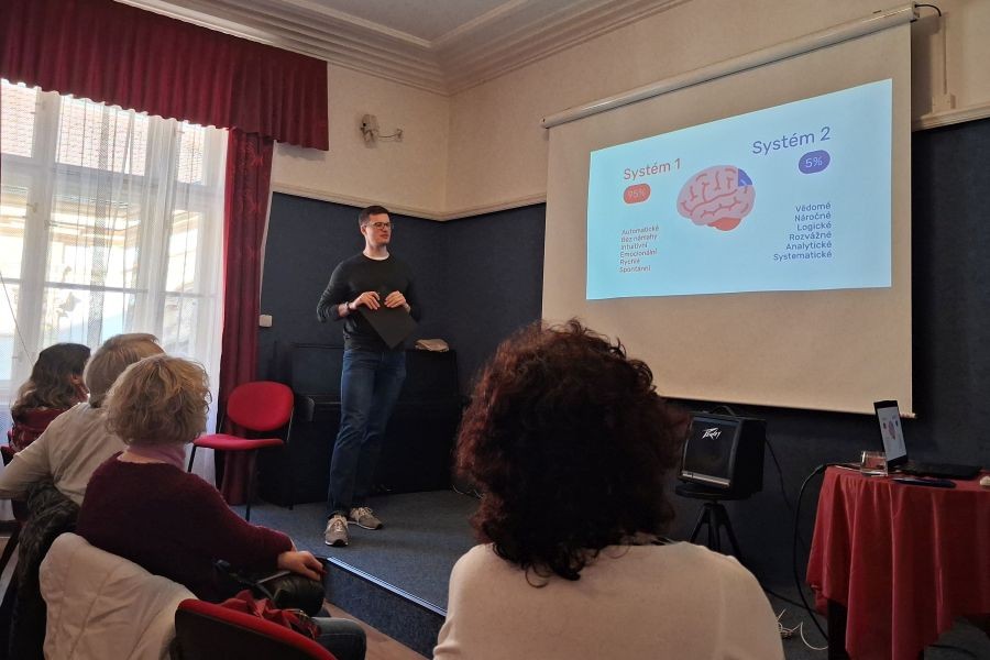 Seniorem v informačním světě: než to pošlu dál 