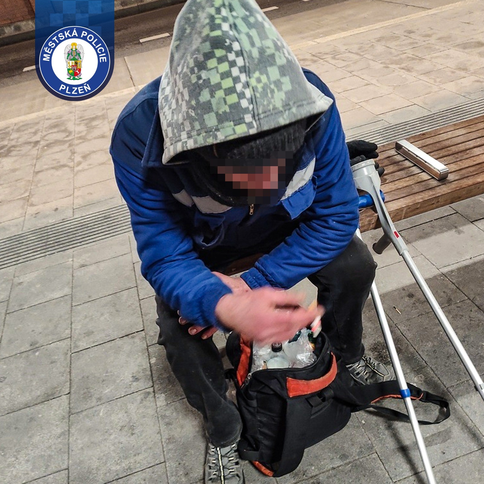 Kouření na zastávce se znovu nevyplatilo