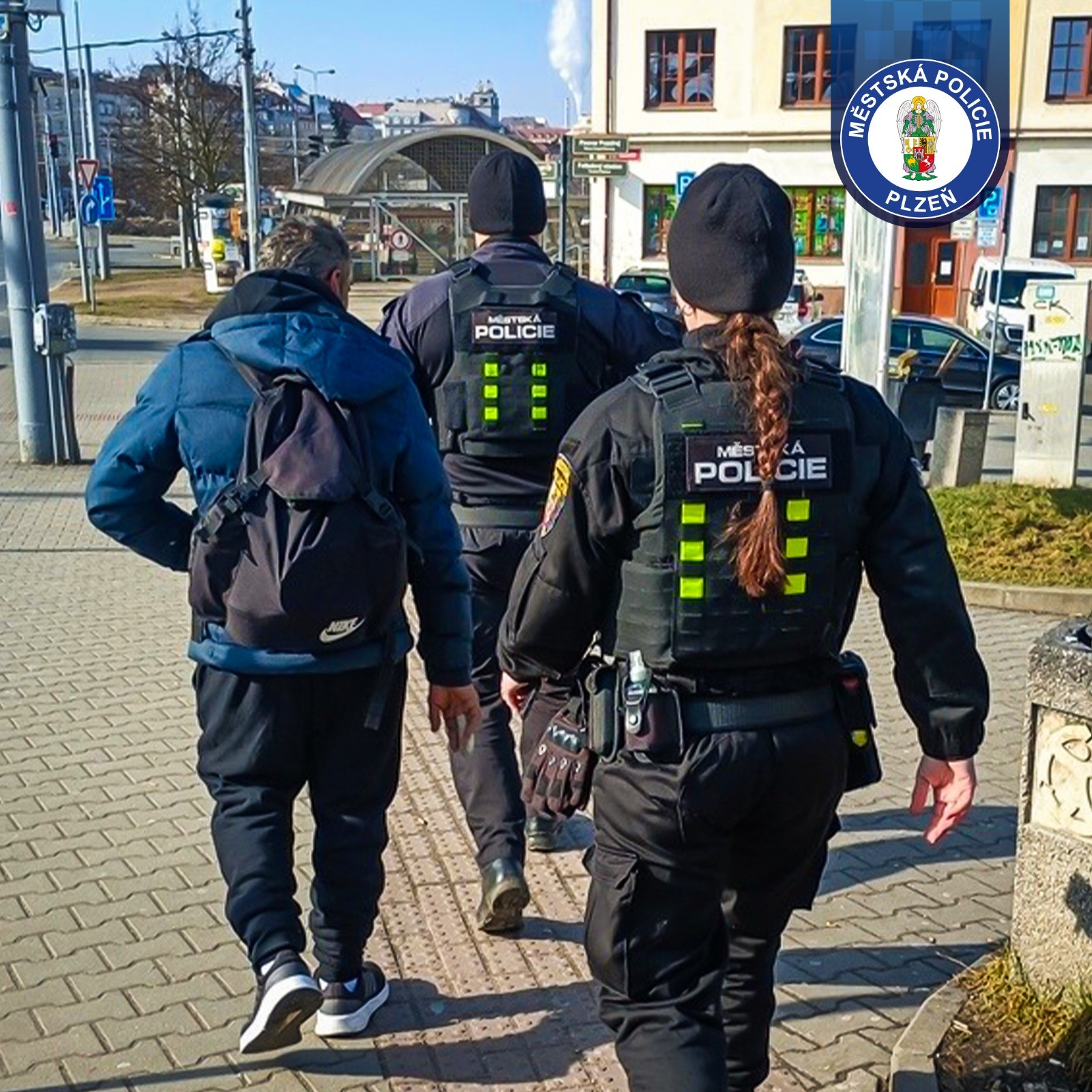 Šumavská ulice: dvě hlídky, dva hledaní