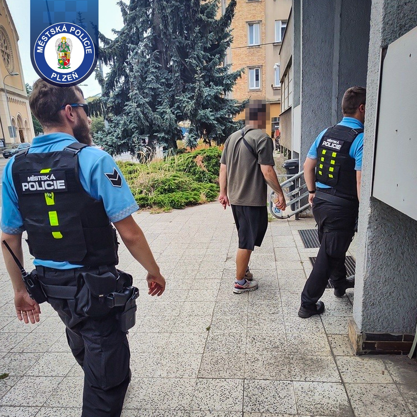 Osobní znalost opět zafungovala. Hledaný skončil na policii.
