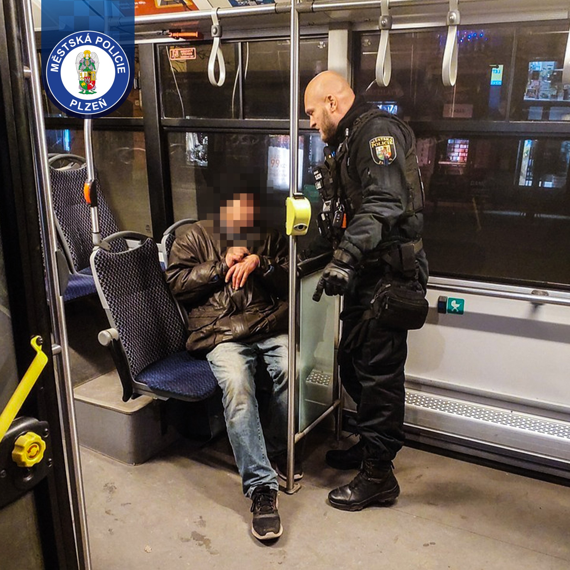 Silvestrovský dozvuk v trolejbusu