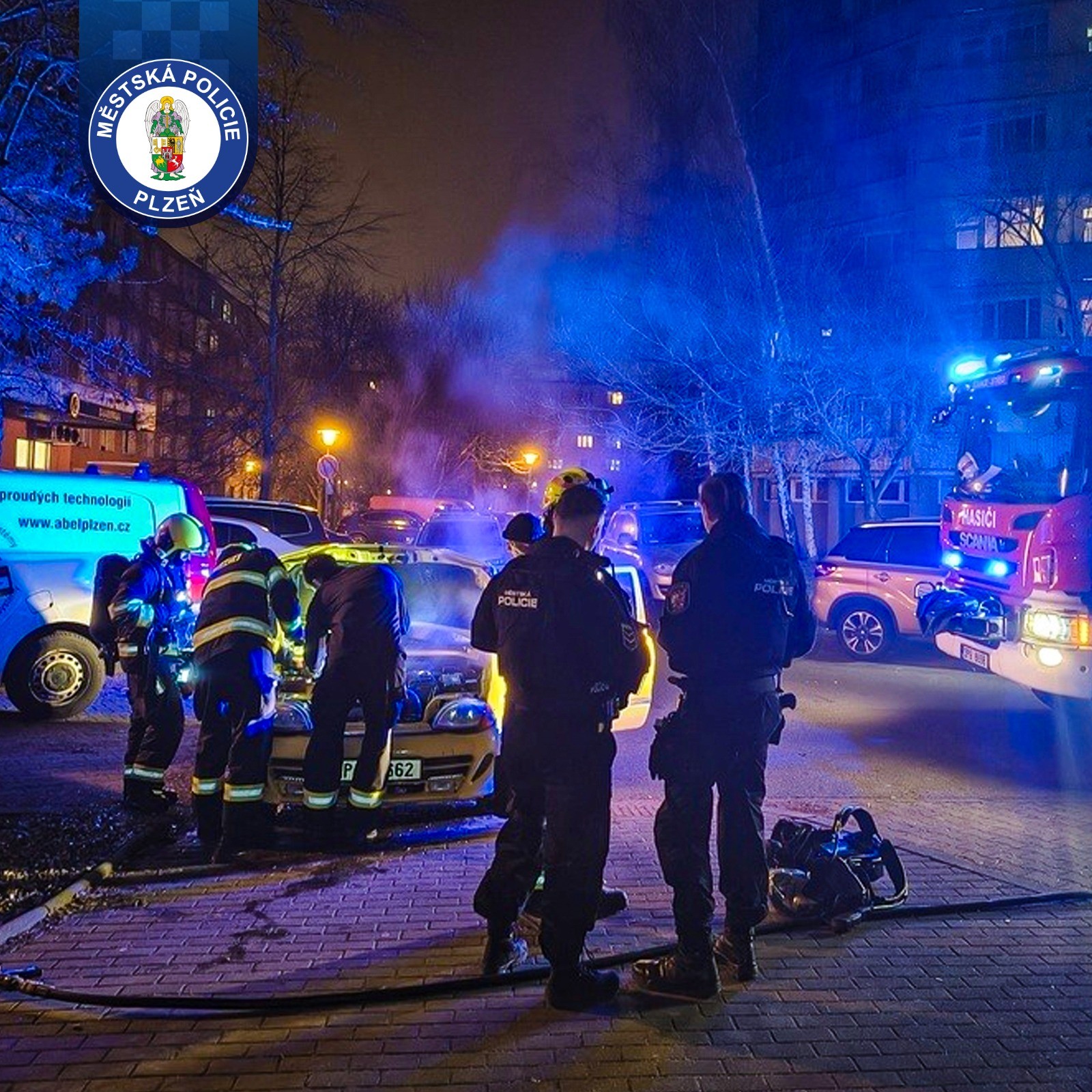 Zkušební jízda s novou baterií nabrala nečekané obrátky. Seniorovi museli pomoci strážníci i hasiči.