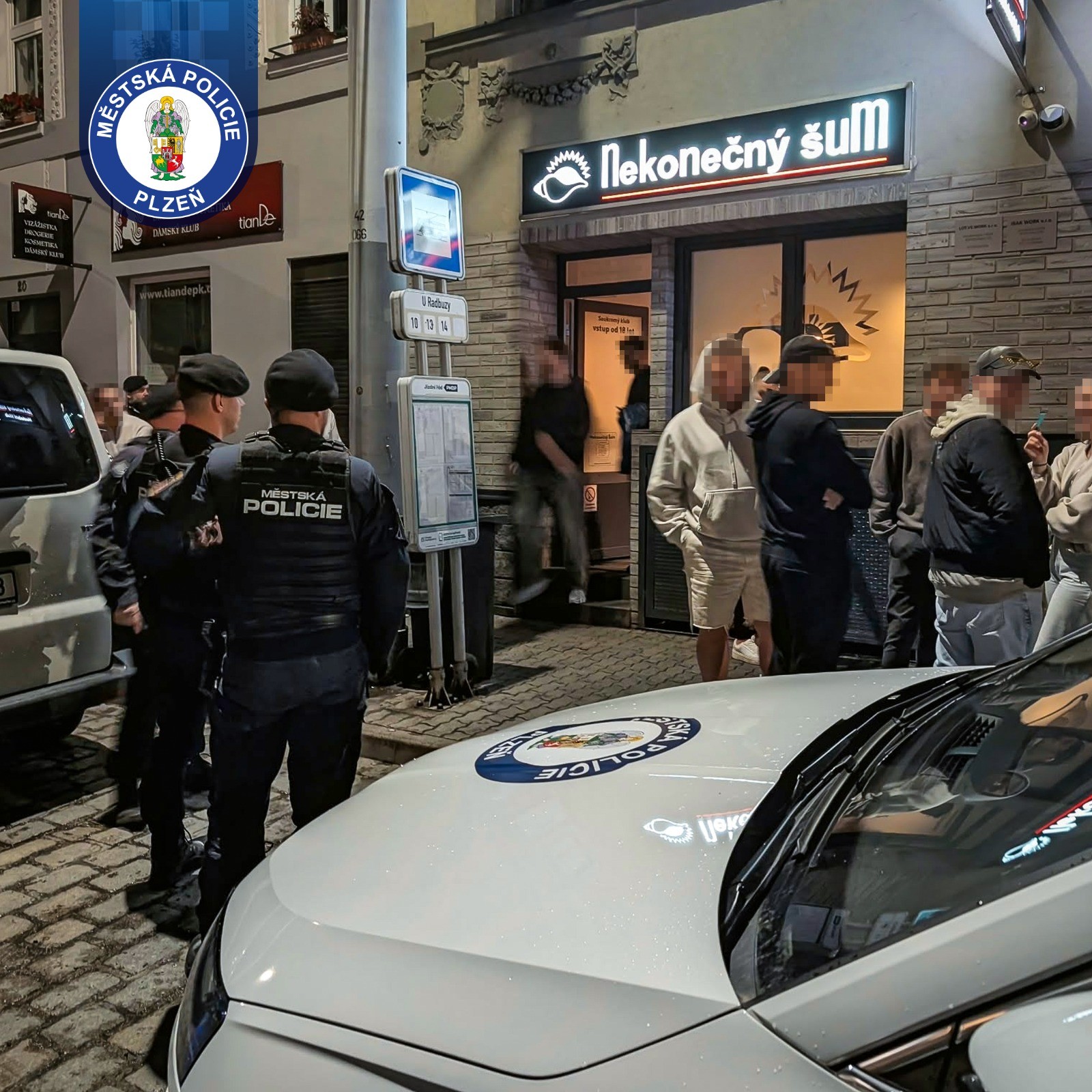 Noční Plzeň pod dohledem posílených hlídek