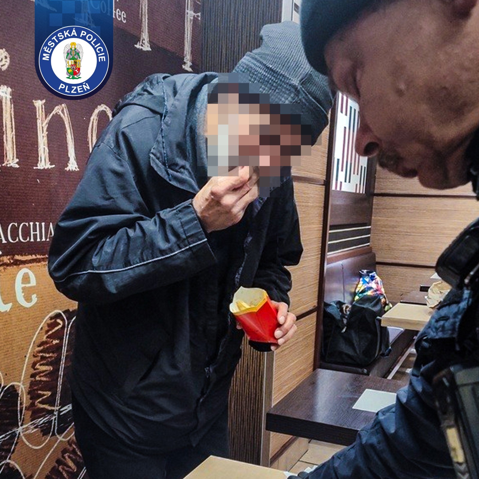 Problémový host ve  fast foodové  restauraci