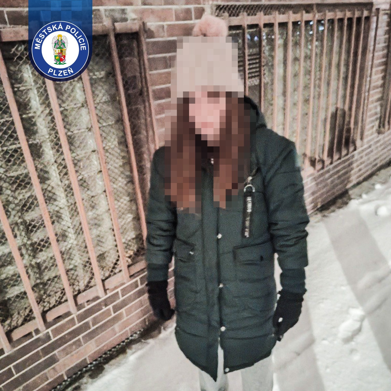 Pozorná žena upozornila na prochladlou nezletilou