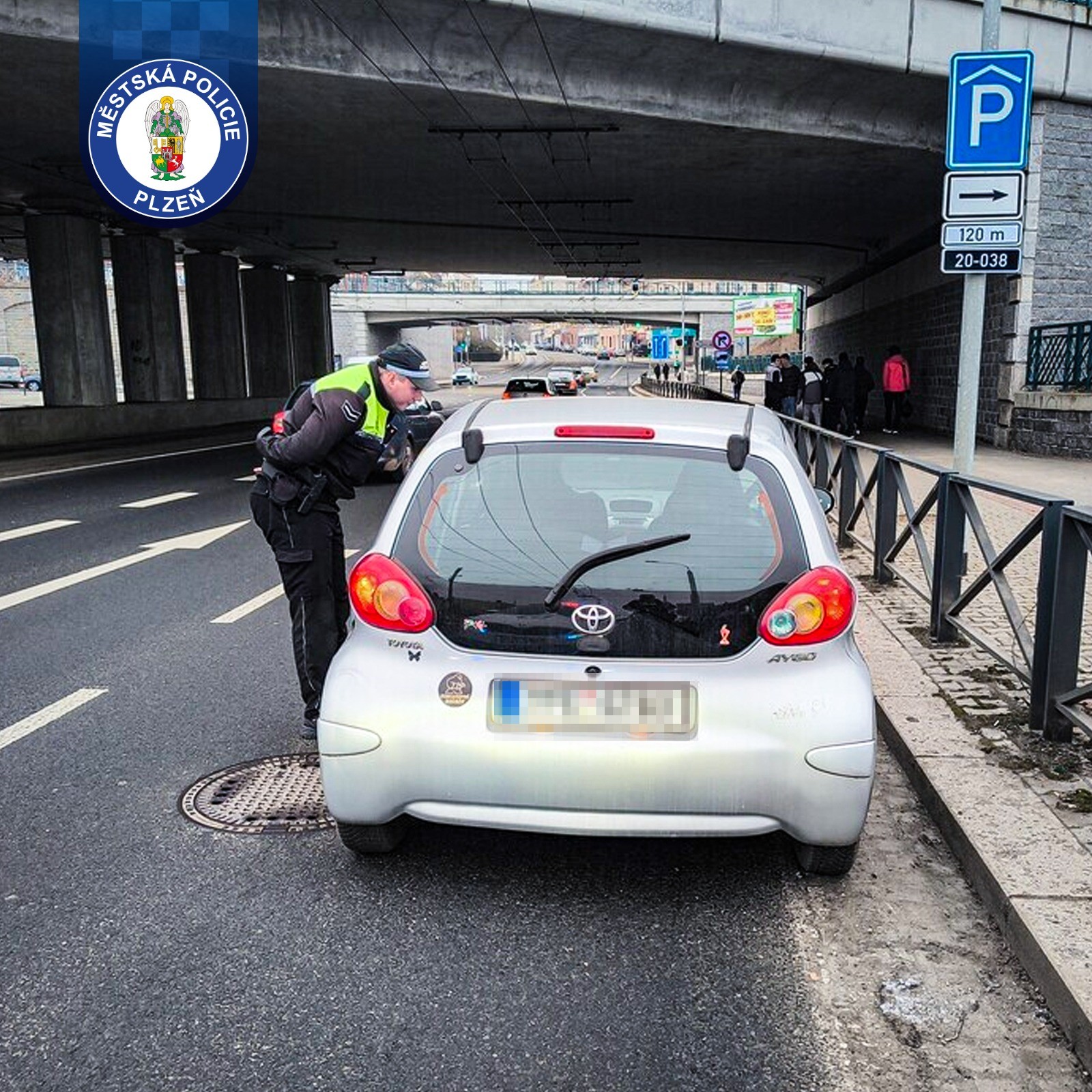 Zákaz vjezdu byl jen začátek. Řidič měl i zákaz řízení