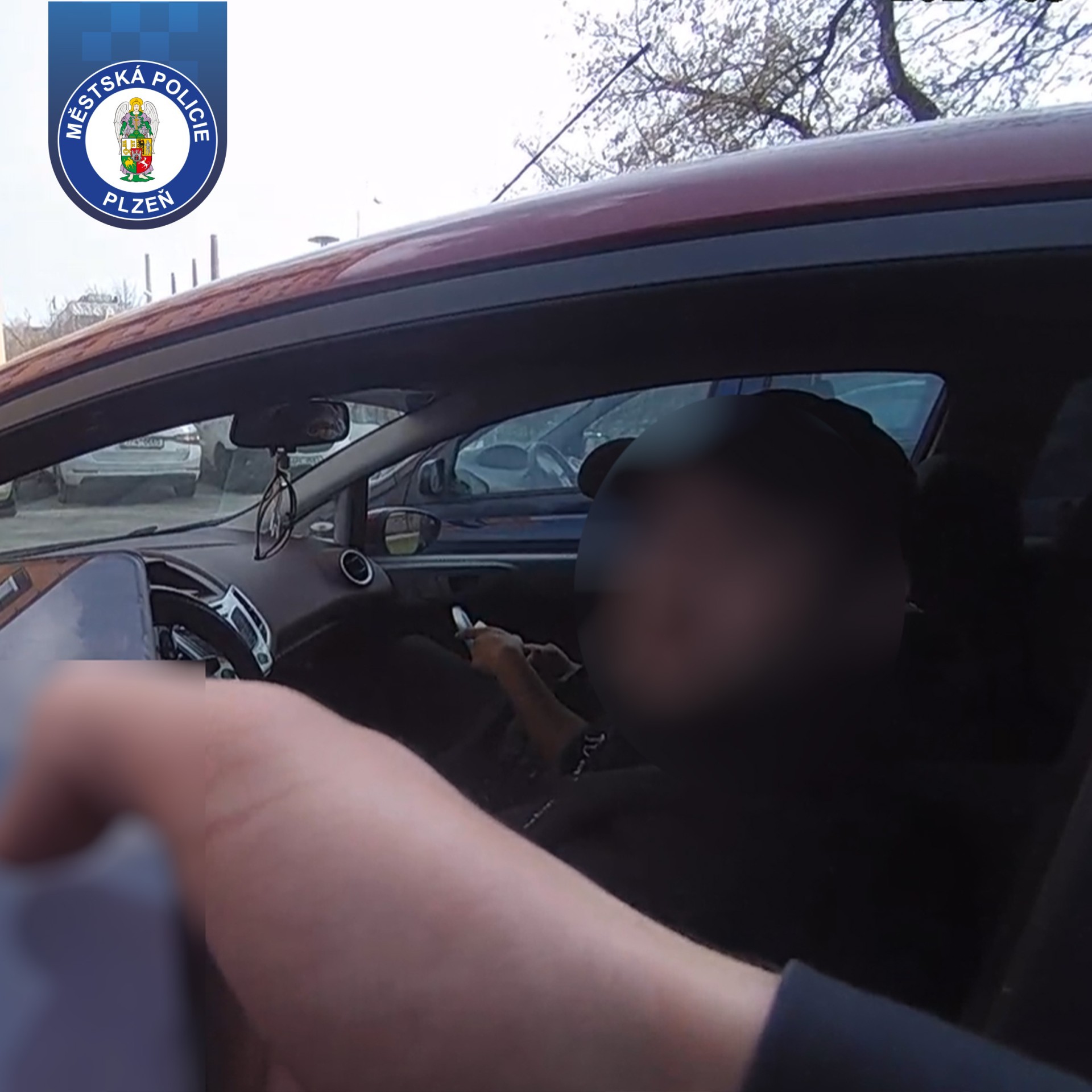 Za volantem navzdory zákazu. Strážníci si ho pamatovali.