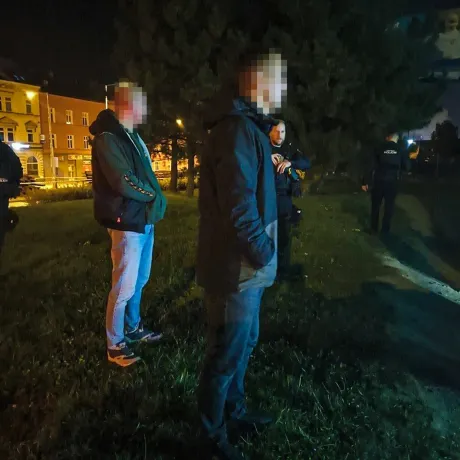 Noční potyčka u autobusového nádraží skončila zásahem městské policie