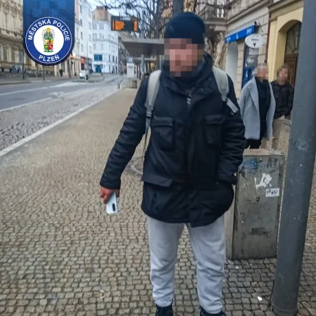 Rychlý zásah strážníků po oznámení o  napadení ženy