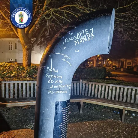 Ničit věci ve městě je přece skvělá zábava…