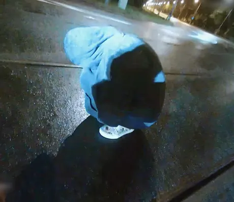 Nebezpečný spánek na kolejích
