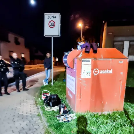 Nevydařený sběr elektroodpadu. Ponořil se pro kabely, vynořil se s pokutou.