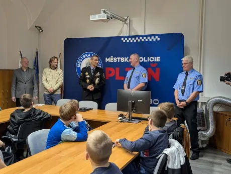 Velitelství MP Plzeň otevřelo dveře dětem z kroužku Malý strážník