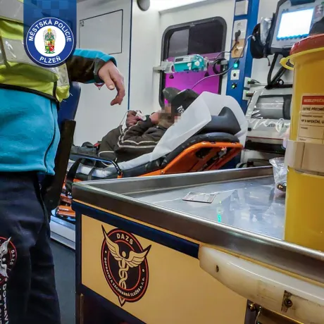 Volání o pomoc z mobilní toalety skončilo záchrannou akcí