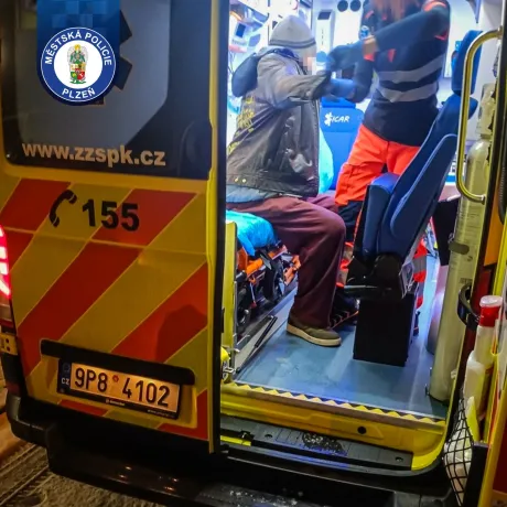 Strážníci zprostředkovali pomoc muži po záchvatu