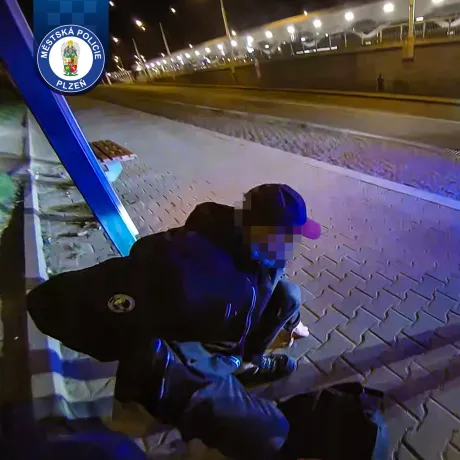 Volání o pomoc v Šumavské ulici 