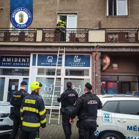 Sousedská pomoc a rychlý zásah zachránily seniorku na Slovanech