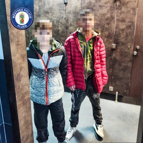Dva kluci na útěku. Strážníci je našli v Galerii Slovany